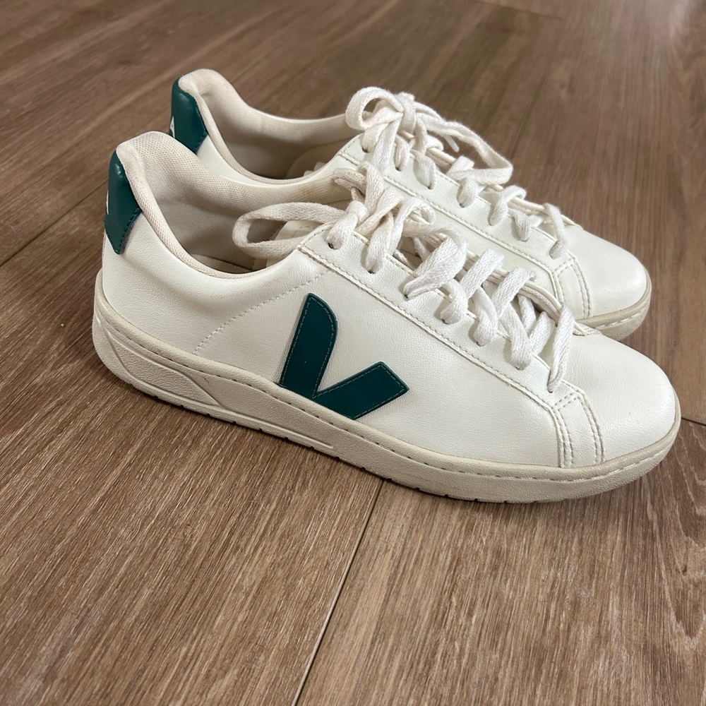Veja sneakers size 39